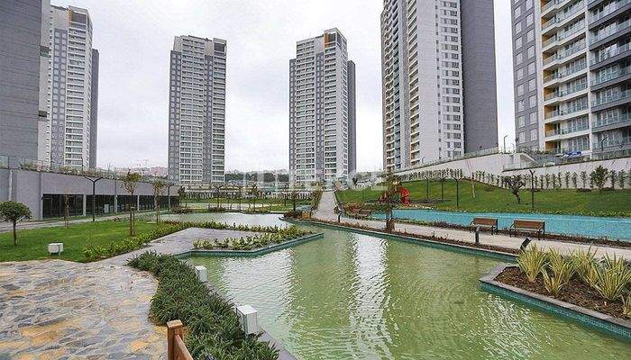 Apartments with Outdoor Swimming Pool in İstanbul Avcılar
