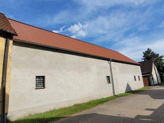 Straßenansicht der Scheune