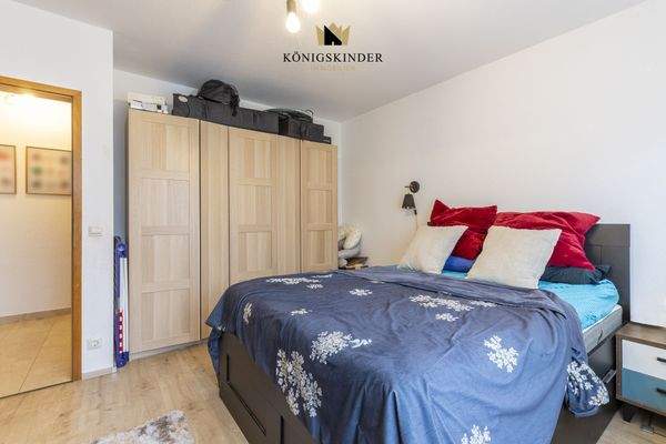 Ruhiges Schlafzimmer mit viel Platz