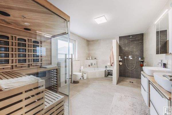 Badezimmer mit Sauna OG 