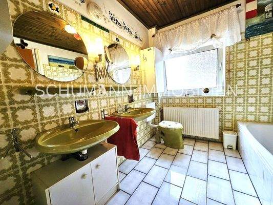 EG_Bad mit Doppelwaschbecken