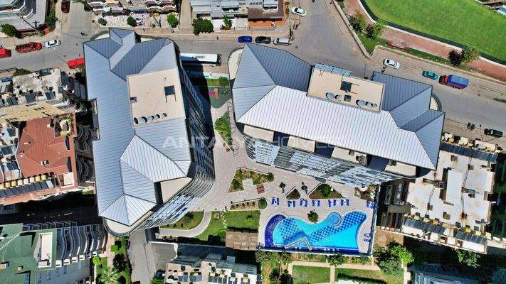 Apartments with Pool and Parking near the Beach in Alanya