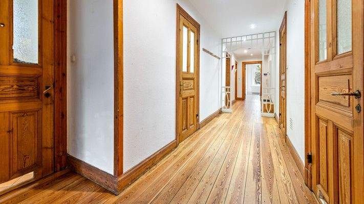 Flur mit Blick aus Zimmer 4