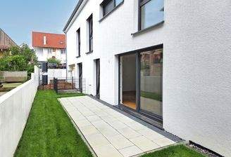 EG - Schöne, große Terrasse mit Garten
