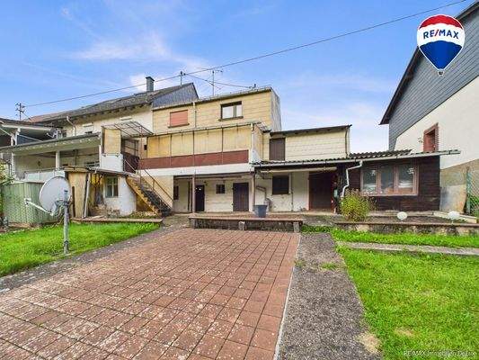 RE/MAX Immobilien DeLux Einfamilienhaus Nalbach Rückansicht