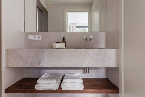 Modern ausgestattete Neubauwohnung in Cala Mayor 10