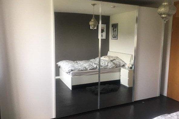 Einbauschrank mit Schubladen und Beleuchtung