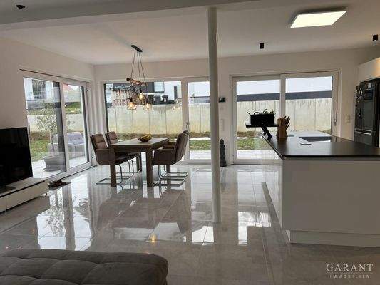 Essbereich-mit-Kueche