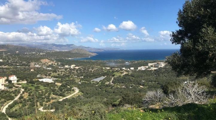 Großes ländliches Baugrundstück mit Meerblick zu verkaufen