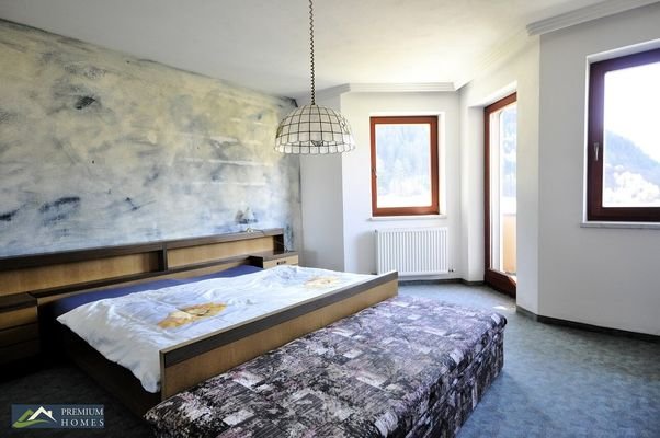 KUNDL - Einfamilienhaus - Schlafzimmer 2 OG mit Zugang zum Balkon
