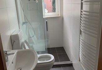 Bad mit begehbarer Dusche