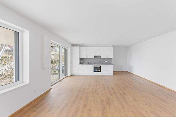 offener Wohn- und Essbereich  mit Zugang auf die Terrasse