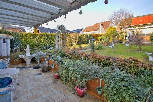 überdachte Terrasse EG