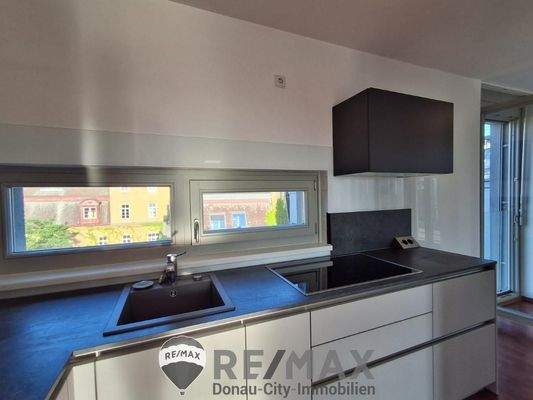 4 Küche mit Induktionsfeld DG 1210