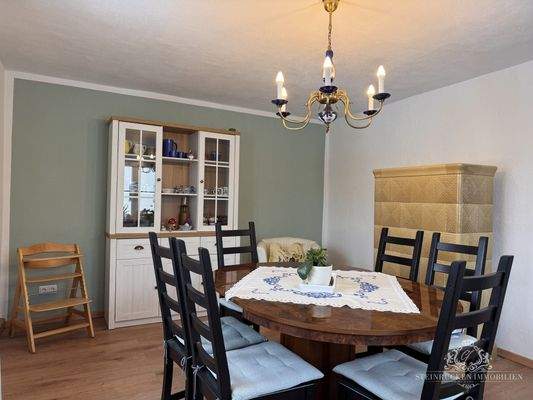 Wohnzimmer mit Kachelofen