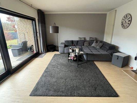 Lichtdurchflutetes Wohnzimmer