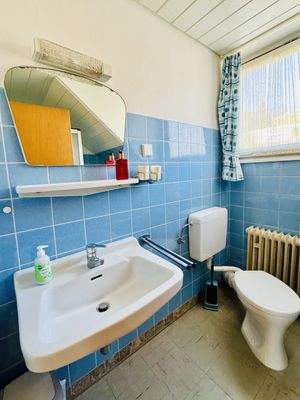 Badezimmer im Dachgeschoss 