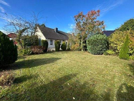 Seitenansicht mit Garten