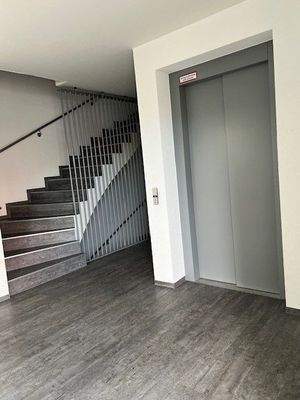 Treppenhaus Eingang EG.jpg