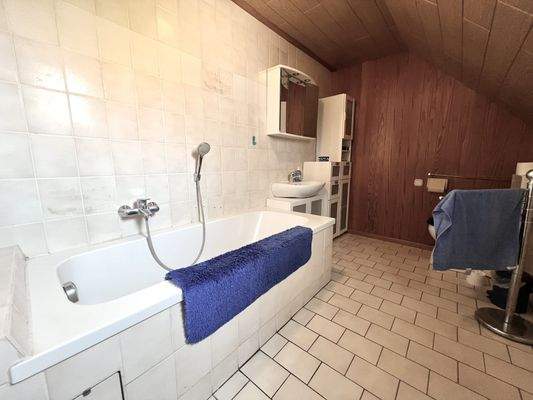 Wannenbad im Obergeschoss