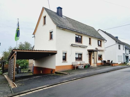 Haus und  Carport