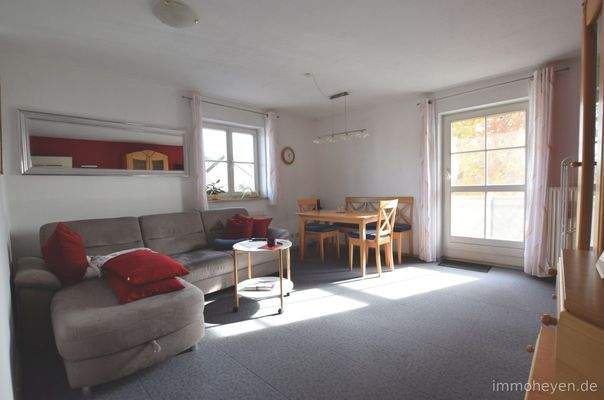 Wohnzimmer der 2-Zimmer- Wohnung im 1. Obergeschoss