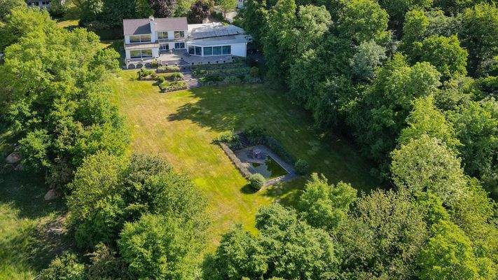 Drohnenaufnahme ganzes Grundstück