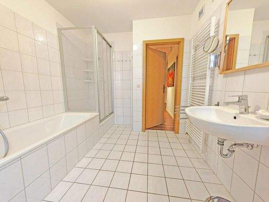 Vollbad mit Fußbodenheizung