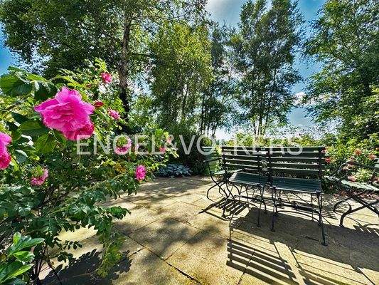 Terrasse mit Blick in die Wiesen