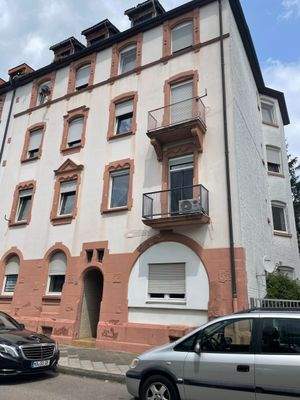 Wohnhaus mit Balkonen