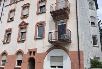 Wohnhaus mit Balkonen