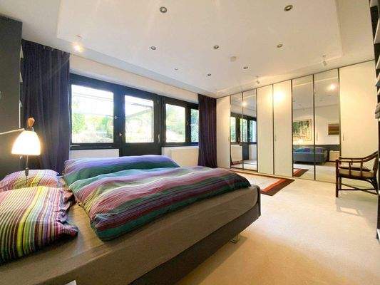 Erdgeschoss - Schlafzimmer mit Blick in den schöne