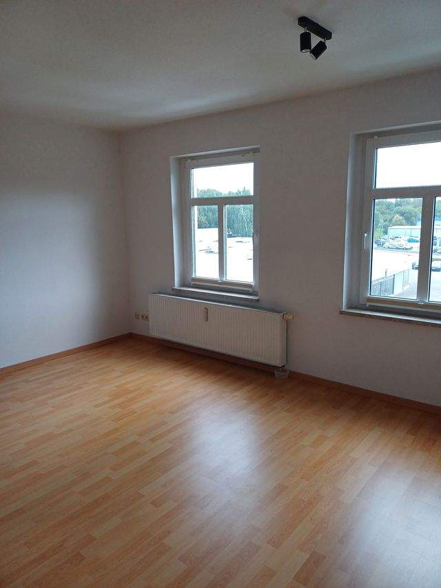 Schöne geräumige 2 Raum Dachgeschoss Wohnung mit moderner Einbauküche ab sofort zu vermieten - Foto 2