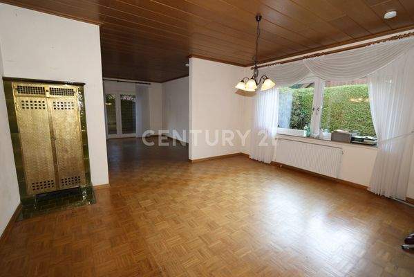 WG1 Esszimmer mit Kachelofen