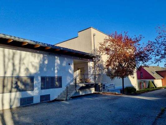 9b86825f-6688-4135-8