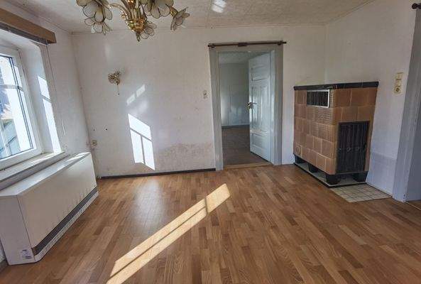 Zimmer OG mit Kachelofen