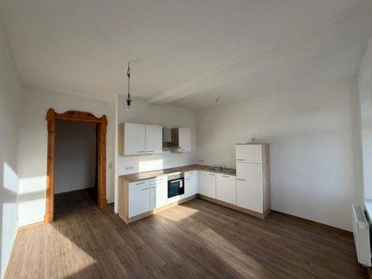 Moderne Küche mit Holzboden