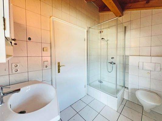 Helles Badezimmer (Einliegerwohnung)