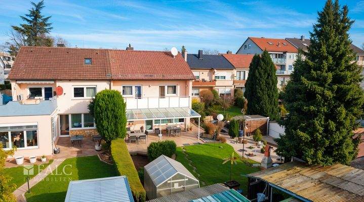 Hübsche Rückansicht