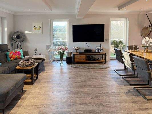 Großzügiger Wohn- und Essbereich