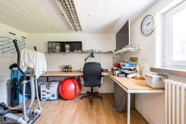 Büro um Untergeschoss