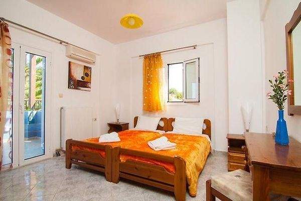 Kreta, Perama: Große Villa mit 2 kleinen Wohnungen zum Verkauf