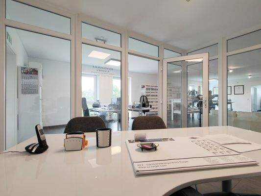 Büro_1OG_Blick-aus-Besprechungsraum