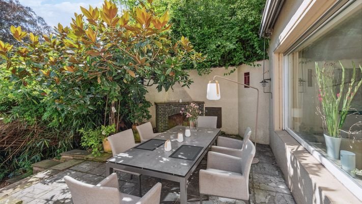 Terrasse mit Aussenkamin