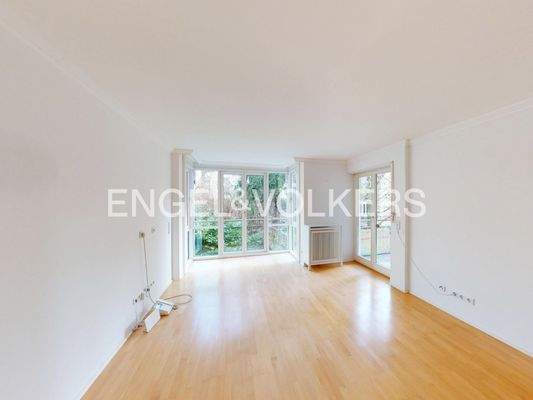 Schlafzimmer mit Zugang zum Ost-Balkon