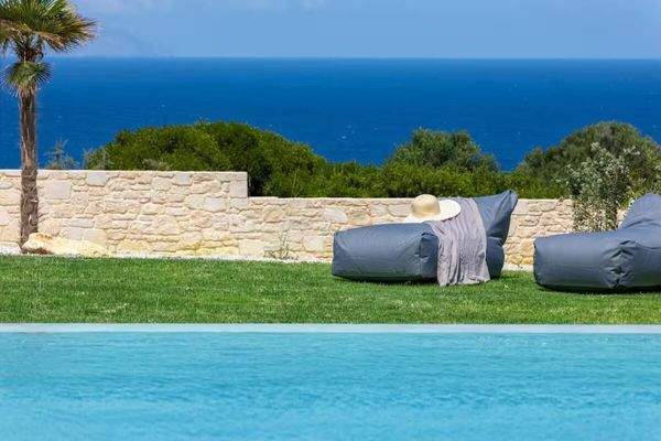 Kreta, Agios Onoufrios: Elegante Villa aus weißem Stein mit Meerblick zu verkaufen