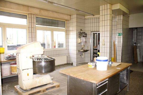 2473 Wohn-/Geschäftshaus in Much