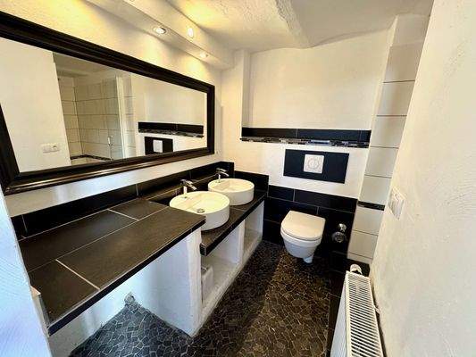 B12 Badezimmer Scheune.jpg