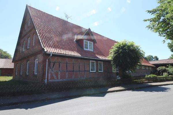 Strassenansicht Bauernhaus