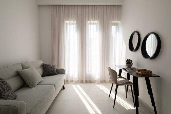 Kreta, Tavronitis: Zeitgenössisch eingerichtete Villa mit Pool zu verkaufen